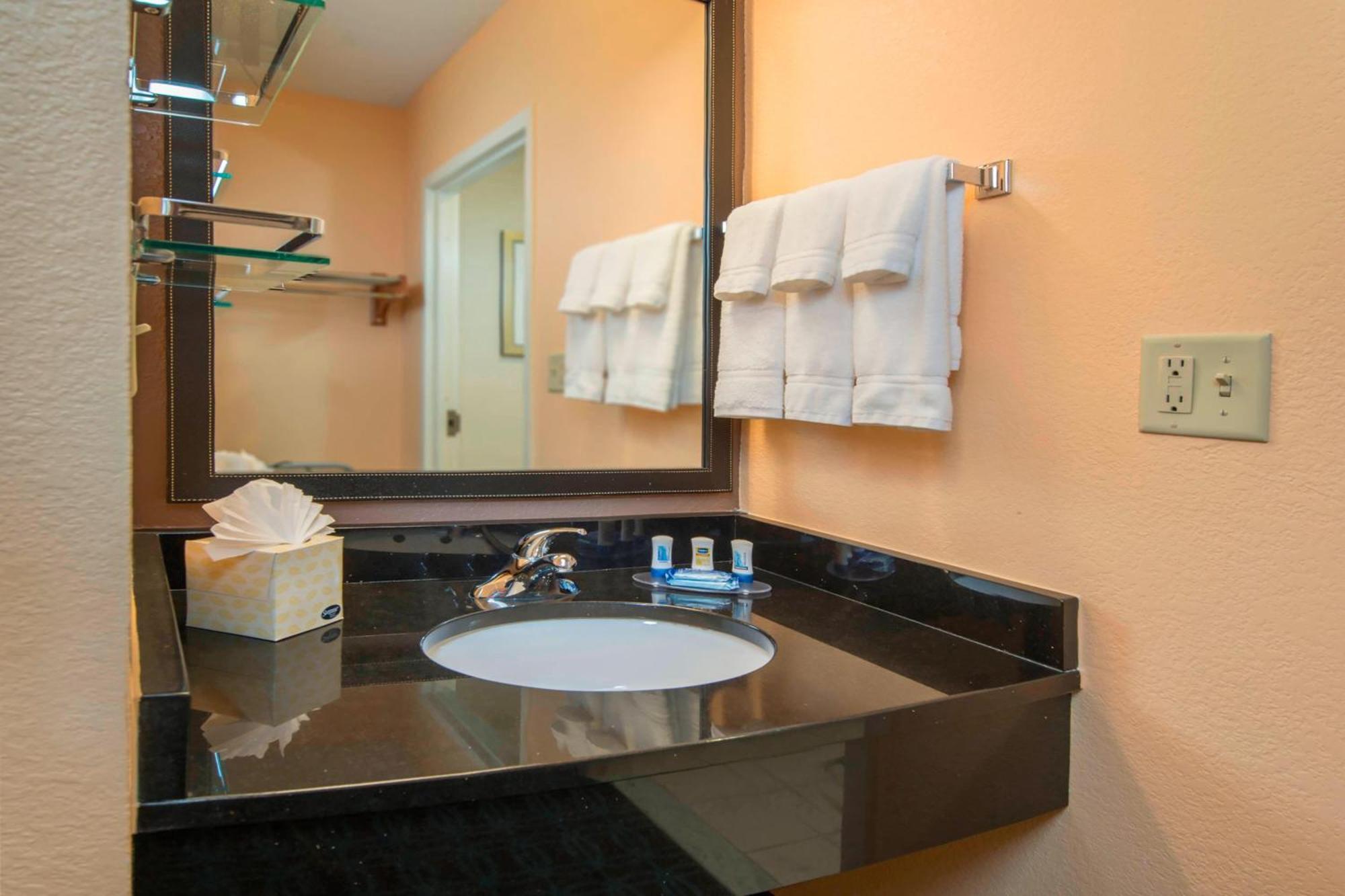 Fairfield Inn & Suites By Marriott Frederick Luaran gambar