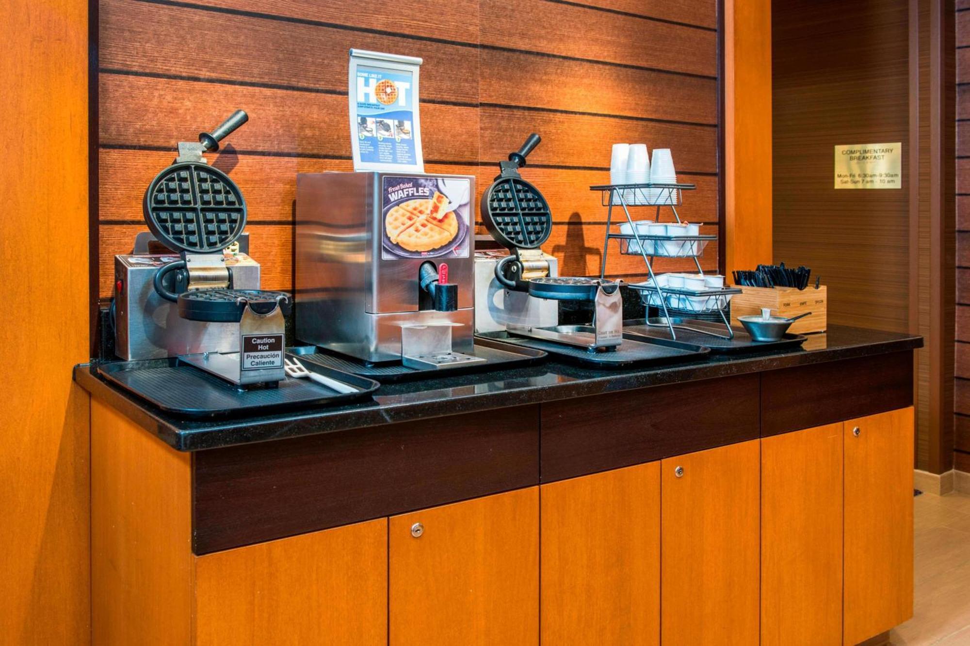 Fairfield Inn & Suites By Marriott Frederick Luaran gambar