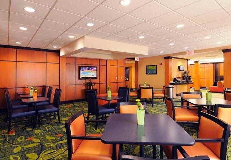 Fairfield Inn & Suites By Marriott Frederick Restoran gambar