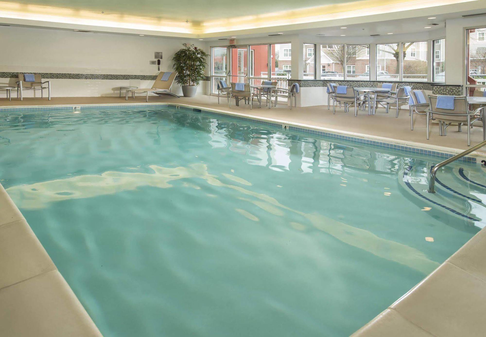 Fairfield Inn & Suites By Marriott Frederick Luaran gambar